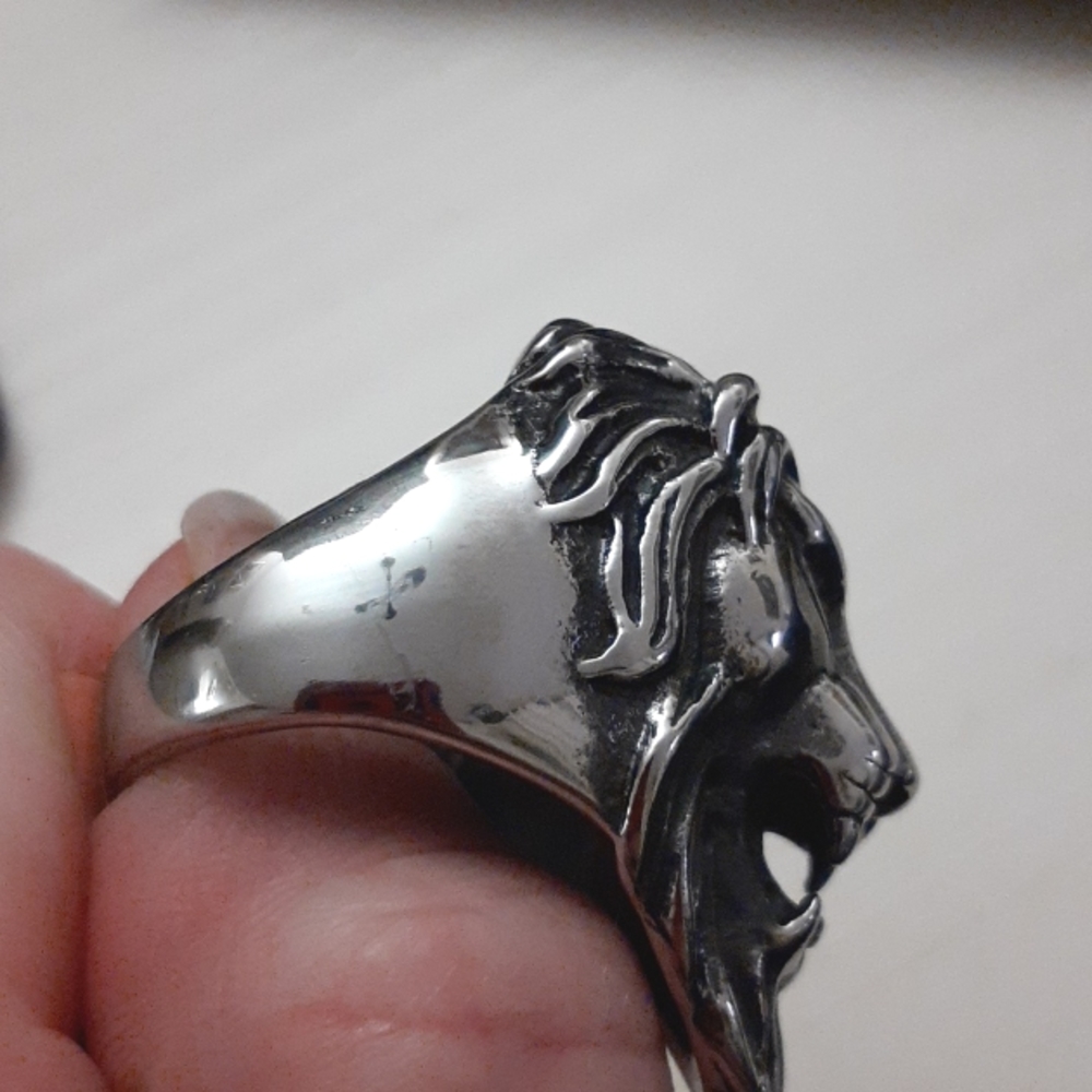 MENS STAINLESS STEEL LION RING - Picture 3 of 6